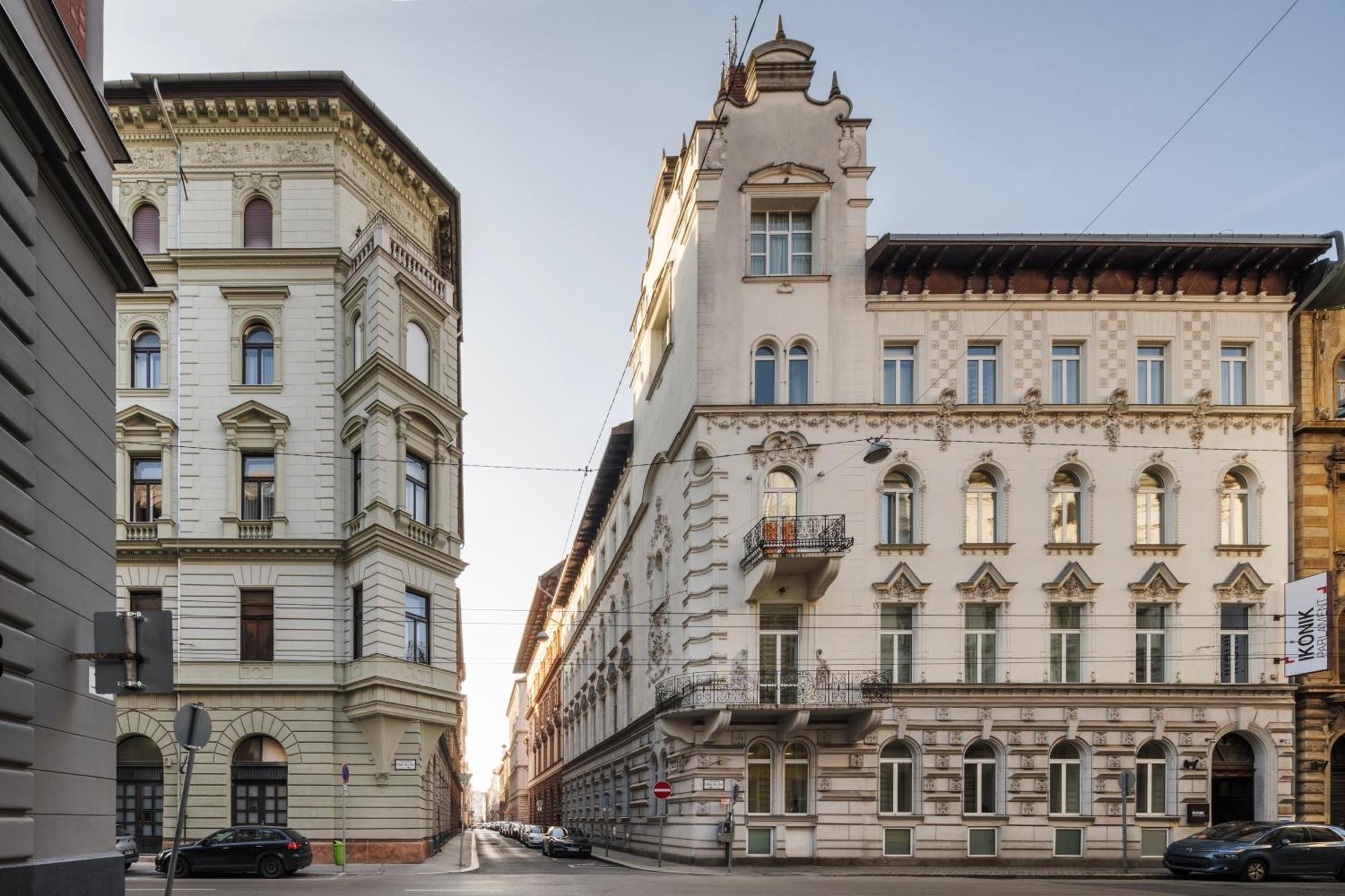 Ikonik Parlament — Photos 1